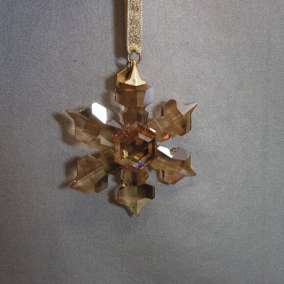 Swarovski Crystal 2022 Annual Edition Festive Gold Snowflake Christmas Ornament - Picture 2 of 2